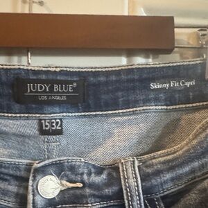 Judy Blue Dark Wash Skinny Fit Capri Jeans